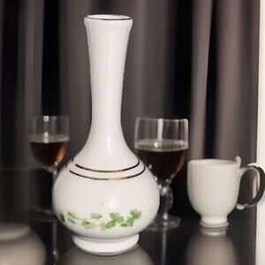 ERIN CHINA CARRIGALINE COUNTY CORK IRLAND Bud Vase Shamrock 24K Gold Trim 5–1/2”